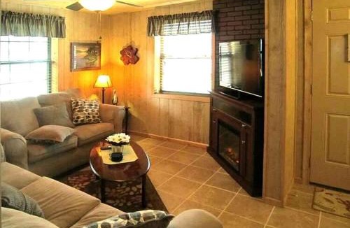 Inverness House | Picturesque Cabin Incredible for a Holiday Escape in Inverness, Florida