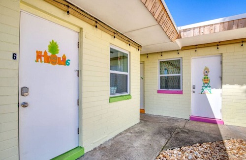 Bridgeport Heights Apartment | Pineapple Shores Retro Inn Queen Studio Unit 6