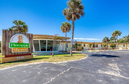 Bridgeport Heights Apartment | Pineapple Shores Retro Inn Queen Studio Unit 6