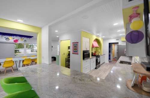 Ozona House | Pink Pony Villa – Waterfront Escape w/Pool, Kayaks & Themed Rooms