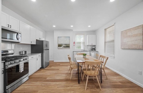 Pittsburgh Apartment | Pittsburgh Spacious & Modern 3BD APT Free Parking