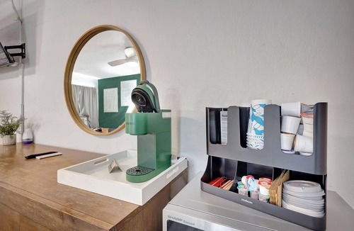 Bryant House | Plush King Bed Xtra Clean Stay