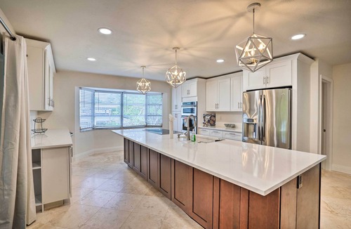 Central Naples Cottage | Pool Access & Beach Gear! Canalfront Naples Home