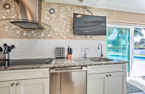 Palmetto Cottage | Pool, Dock & Kayaks: Waterfront Palmetto Home
