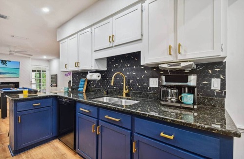 Bearss Plaza House | Pool Oasis | Karaoke | 5G | Theater 135" | Grill