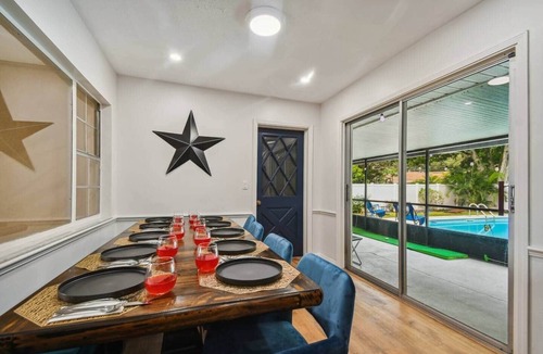 Bearss Plaza House | Pool Oasis | Karaoke | 5G | Theater 135" | Grill