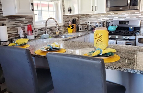 Wildwood Crest Condo | Pool! Out of HGTV! Linens, Bikes, Beach gear, elev, oceanview, luxury!