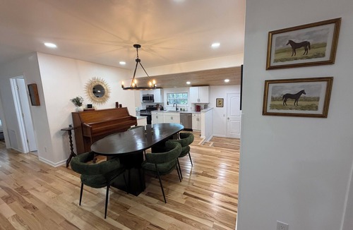 Chappells House | Pool Retreat Sleeps 10 Pet-Friendly