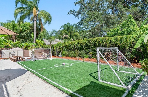 Anona House | Pool * Soccer * Movie Room * Game Room * Sleeps 20