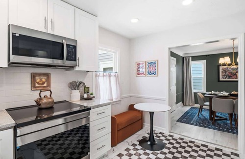 University Heights House | Pool Table - Games - University Circle - Sleeps 8