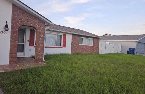 Port Richey House | Pool vacation home
