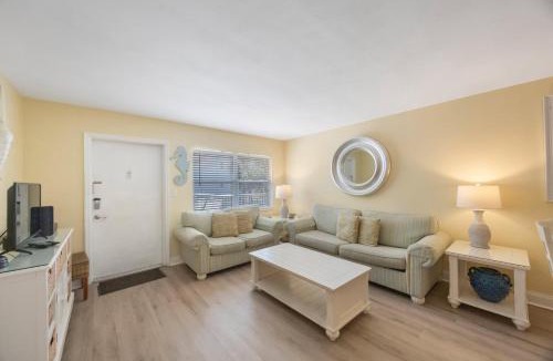 Madeira Beach Apartment | Poolside 2nd Floor 2b 2b - Surf Song #225