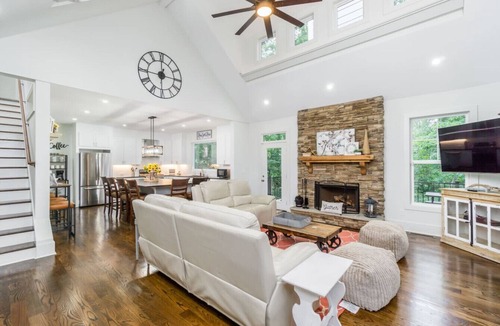 Dahlonega House | Porchside Retreat- 9 mins from Dahlonega