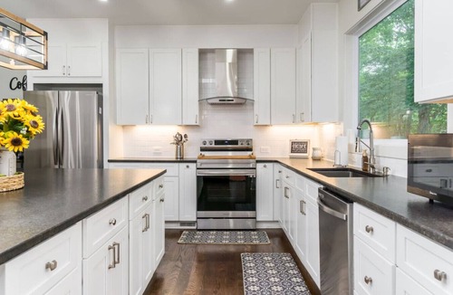 Dahlonega House | Porchside Retreat- 9 mins from Dahlonega
