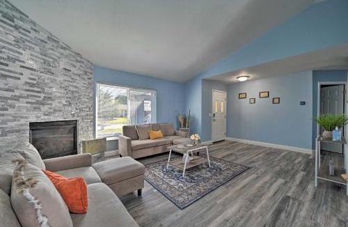 Orchid Lake Village House | Port Richey Getaway w/Lanai, Pool & Grill!