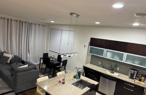 East Orange Apartment | Posh 2BR/2BA King Bed! Free Parking! 30 Min to NYC