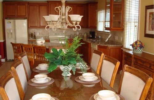 North End Condo | Premium Location - 5 Bedroom - 3 Baths - 1 Block from Beach