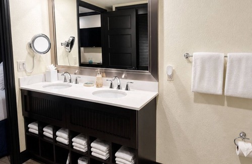 Cocoa Beach Resort | PRICE DROP! 2BR Resort Villa, Pool, Splash Pad, Gym & Shuttle. Great for family.