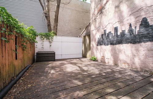 Downtown Baltimore House | Prime Location! 2BR/2BA rowhouse steps from Ravens Stadium & Camden Yards.