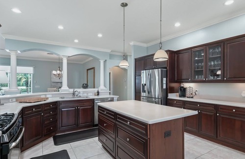 Lady Lake House | PRIME LOCATION!!! 3/2 Pool Home, less than 5 minutes from Lake Sumter Landing!