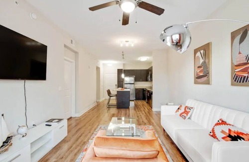 Carver City - Lincoln Gardens Condo | Prime Location for Business and Leisure Travelers