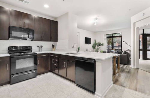 Arlington Apartment | Prime Location | Steps from Metro & Pentagon City