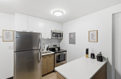 Northwest Raleigh Apartment | Prime Raleigh Retreat with Fast WiFi, Free Parking, Self Check-In & Workspace