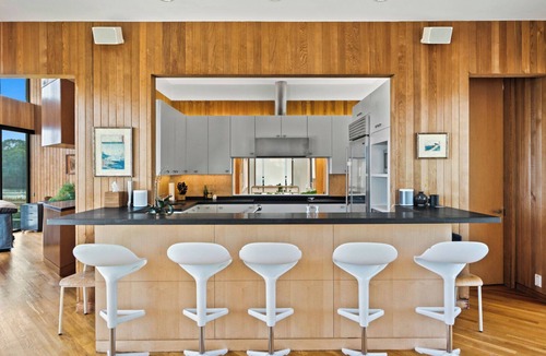 Eastport House | Pristine waterfront eco-estate with panoramic views, surrounded by 22.
