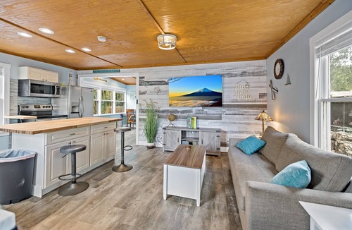 Weeki Wachee Gardens House | Pristine Waterfront Cottage - Home Away From Home!