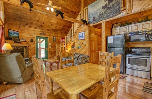 Caton Cabin | Privacy~Sunset View~Pet Friendly~Pool Table~Air Hockey