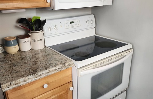 Ormond-by-the-Sea Condo | Private 2 bedroom 1 bath with pool, beach, wifi, near Daytona & I-4 to Orlando