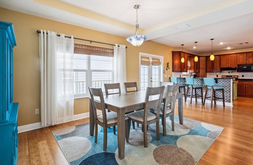 Gulfport House | ⭐Private 4BR Home-Water Views-2 Private Balconies-Walking Distance to Downtown⭐