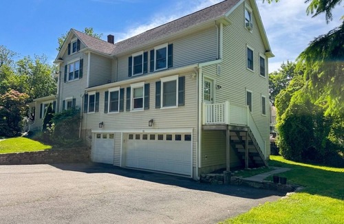 Stamford Apartment | Private A-Frame Studio Near Metro-North Queen + Kitchen + AC