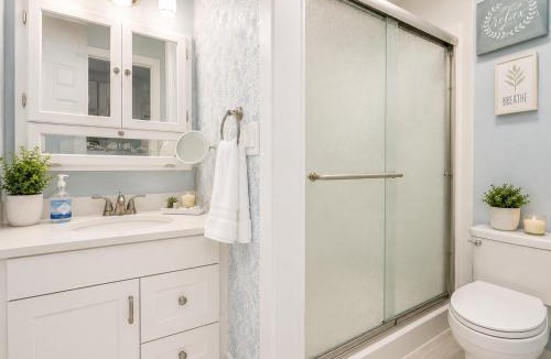 Bayview House | Private Beach, 2 Pools & Hot Tub