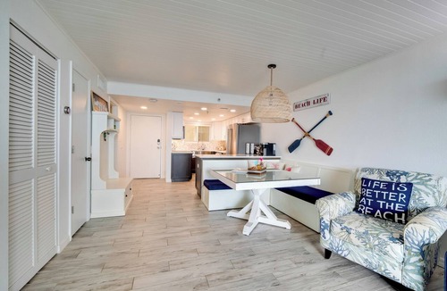 Hudson Condo | Private Beach Access & Gulf Views: Hudson Condo!