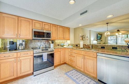 Arcadian Shores Condo | Private Deck & Pool Access: Myrtle Beach Getaway!