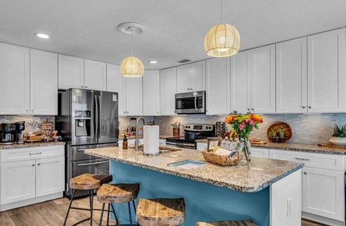 Whitfield House | Private Family Retreat |Heated Pool | Mini Golf | Game Room | Near IMG | Beaches