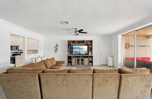 Saint Armands Key House | Private Heated Pool & Fenced Yard - Pets Welcome! Private Gate to St. Armands!