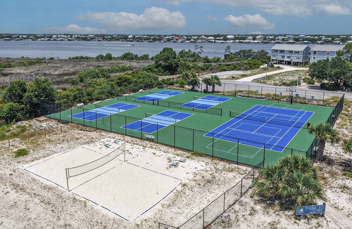 Perdido Key Coves One House | PRIVATE HEATED POOL & SPA, PRIVATE BEACH, VOLLEYBALL & PICKLEBALL. BOAT DOCK