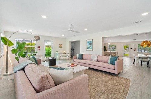 Tequesta House | Private Heated Pool & Spa Designer By the Beach