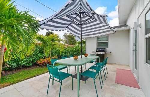Tequesta House | Private Heated Pool & Spa Designer By the Beach