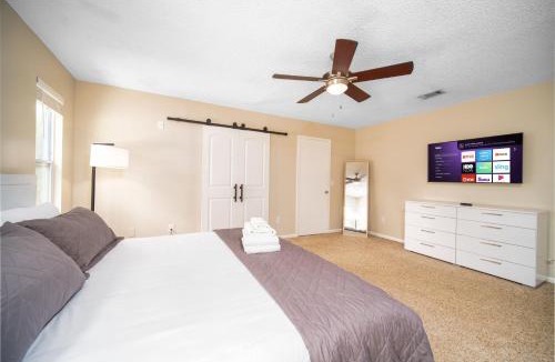 Mandarin House | Private Heated Pool Arcade Games Sleeps 10 Jacksonville Home