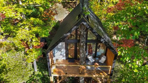 Travelers Rest House | Private Modern Treehouse Retreat in the Forest
