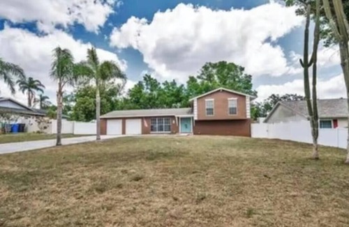 Brandon House | Private Oasis in Brandon Private Entrance & Free Parking