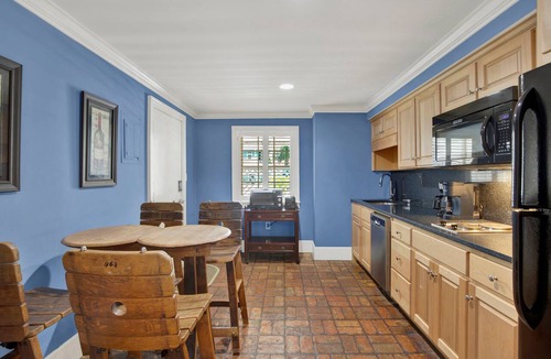 Historic Downtown Savannah House | Private Parking, Walk Everywhere, Heated Pool Access