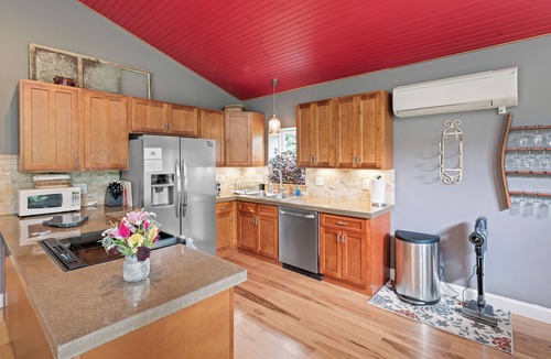 Lovingston House | Private Pool Opens April 1 - All Year Hot Tub