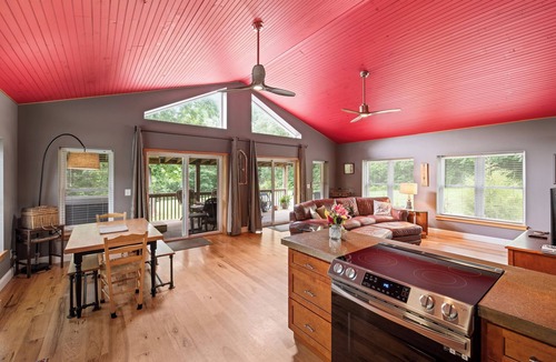 Lovingston House | Private Pool Opens April 1 - All Year Hot Tub