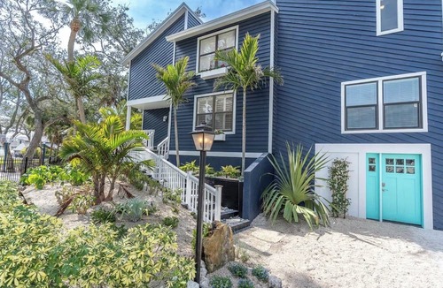 Trailer Estates House | Private Resort-Style Retreat Near IMG and AMI!