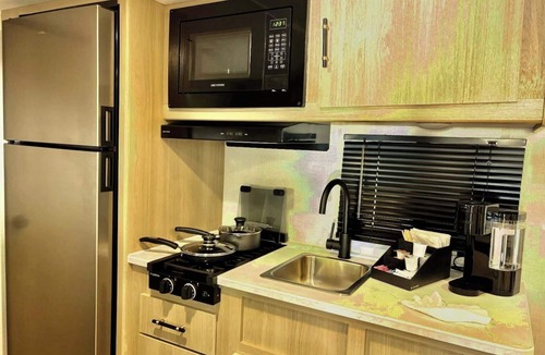 Fairvilla House | Private RV Retreat Quiet & Cozy Near Universal Studios