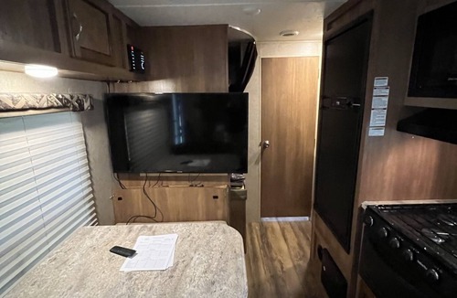 Doctors Inlet House | Private RV